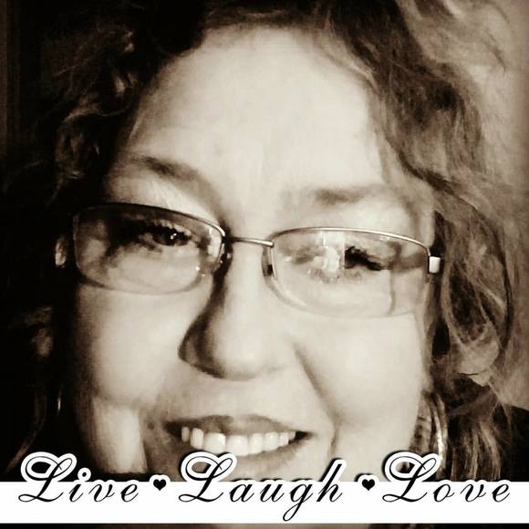 Meet your Posher, Pam - Picture 1 of 1